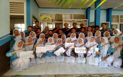 DUKCAPIL Kabupaten Jakarta Pusat MEMFASILITASI LAYANAN PEREKAMAN E-KTP DI SMAN 9 Bekasi